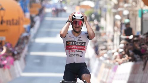 Primo hurrà italiano al Giro Next Gen con Filippo Agostinacchio. Tour de Suisse: colpo Meeus a Neuhausen