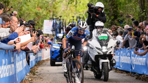 La rinascita di un campione: tutti felici al Giro per il trionfo di Alaphilippe. E' un nuovo inizio per me