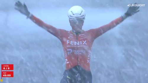 Una giornata di vero ciclocross a Mol: sotto la neve i trionfi di Alvarado e Van der Poel. Van Aert, che peccato