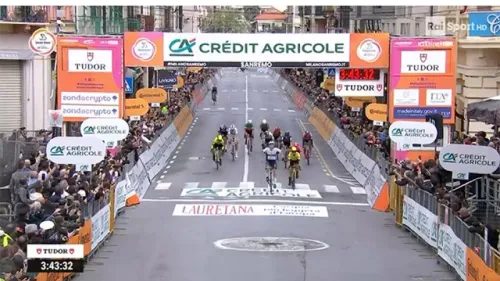 Kopecky spegne il sogno di Longo Borghini, Wiebes quello di Vos: è la campionessa europea a vincere la Sanremo Women