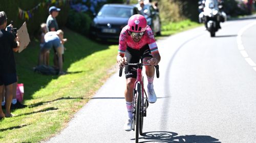 Che numero di Ben Healy a Vire! Van der Poel si riprende la gialla con un solo secondo su Pogacar