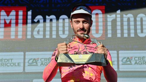 La Milano-Torino torna a Superga, mercoledì la classica più antica: da Bettiol a Hirschi e Carapaz, ecco i favoriti