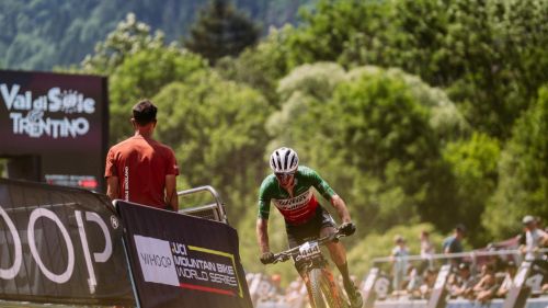 Favoloso podio di Luca Braidot nella ripartenza di coppa a Les Gets, Jenny Rissveds comanda ancora tra le donne