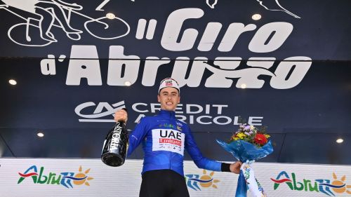 Jan Christen, prima da pro e maglia di leader al Giro d'Abruzzo. La Freccia del Brabante è ancora francese con Cosnefroy