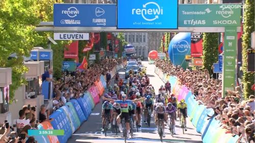 Clamoroso finale al Renewi Tour: De Lie soffre, ma trafigge in volata Van der Poel e vince la generale