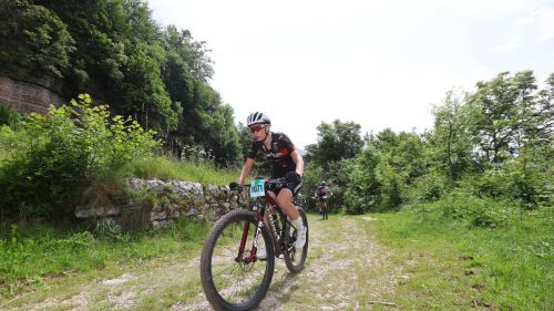 E' finalmente vigilia all'Alpe Cimbra, sabato scatta la 100 Km dei Forti con le stelle della MTB