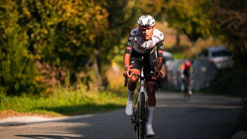 Spettacolare Isaac Del Toro sul Grand Colombier: il messicano rimonta Ayuso e riapre l'Auvergne-Rhone-Alpes