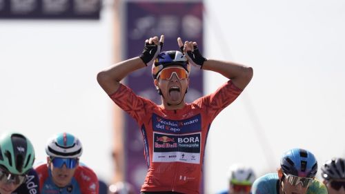 Davide Donati, da pronostico a Crotone! Il bresciano non perdona ed è la nuova maglia rosa del Giro Next Gen