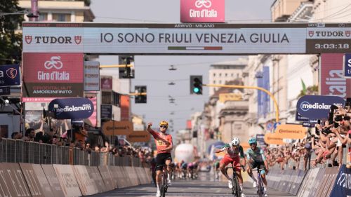 Clamorosa beffa per gli sprinter, a Milano arriva la fuga con Dversnes Lavik che trafigge Maestri e Marcellusi