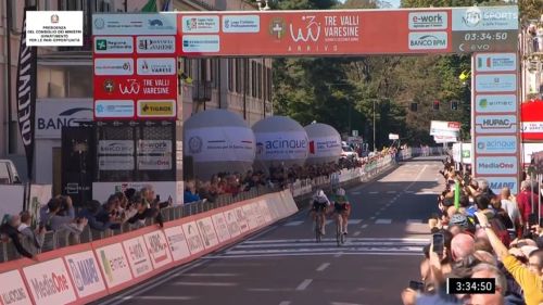 Longo Borghini-Vollering, fantastico duello a Varese e il tricolore svetta per una Tre Valli da sogno