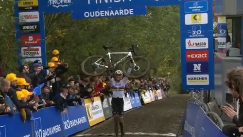 Koppenbergcross, nel tempio (e nel fango) trionfano Fem Van Empel e Thibau Nys
