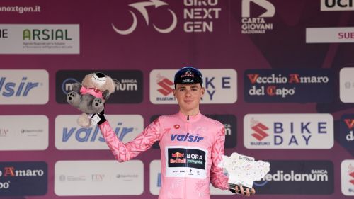 Lorenzo Finn controlla da padrone in maglia rosa, tappa di Guardiagrele a Sparfel con il ligure vicinissimo al trionfo