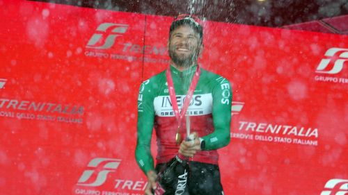 Le lacrime di Ganna dopo un digiuno (al Giro) di quasi 3 anni: 'Ho lavorato duro per battere un campione come Tadej'