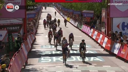 Doppio colpo per Femke Gerritse alla Vuelta: battuta Vos nello sprint di Huesca, tappa e maglia per l'olandese