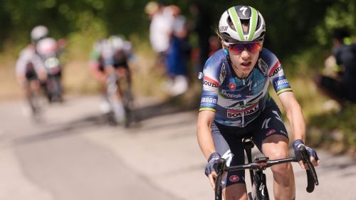 Il coraggio di Longo Borghini, la follia Movistar: Elisa vede il suo Giro bis, Gigante regina anche a Monte Nerone