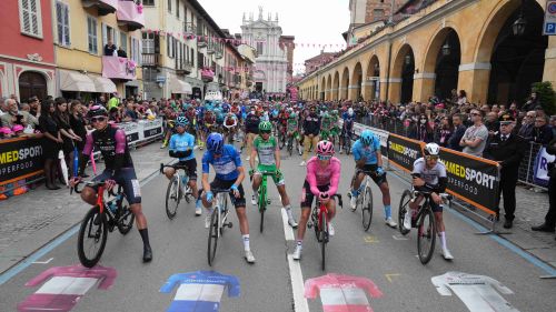 A sorpresa c'è Lutsenko nell'Astana per il Giro. Il percorso? Duro, non durissimo e con oltre 70 km a crono