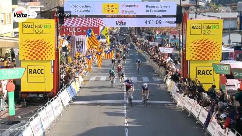 Godon da pronostico ad aprire il Catalunya, ma che volata di Evenepoel beffato per pochi centimetri