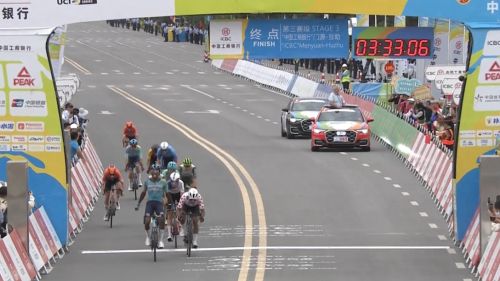 XDS Astana perfetta, Mulubrhan pure: tappa e maglia per l'eritreo al Tour of Qinghai dopo la maxi salita di Beilongshan