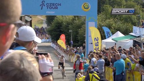 Trentin col brivido, ma il Giro di Vallonia parla italiano. Hirschi su Ulissi, altra doppietta UAE al Czech Tour