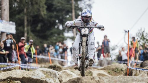 A La Thuile &egrave; puro show con le gare del Downhill: Hoell da regina, Williams batte Vermette e Goldstone