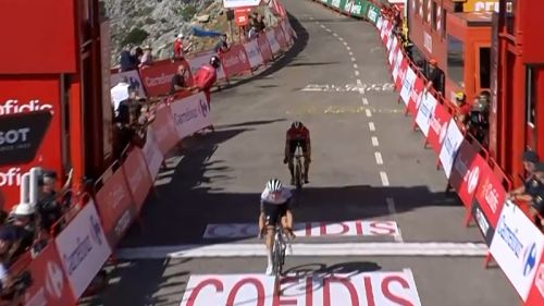 Un grande Almeida su Vingegaard tiene aperta la Vuelta in vetta all'Angliru! Pellizzari c'è (6°) e sogna