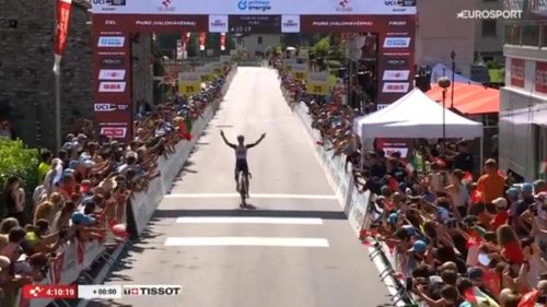 Fantastica cavalcata di 50 km per riaprire il Tour de Suisse: a Piuro è Joao Meravigliao Almeida!