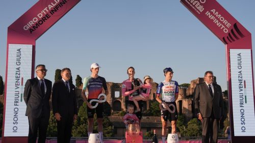 Bilanci in rosa: il Giro di Vingegaard, ma anche di un solido Gall e del 3° podio di Hindley. Italia, più ombre che luci
