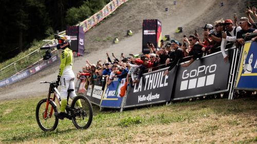 Che spettacolo la prima di La Thuile: dopo l'Enduro, ecco le discese vincenti del fenomeno Goldstone e di Hoffmann