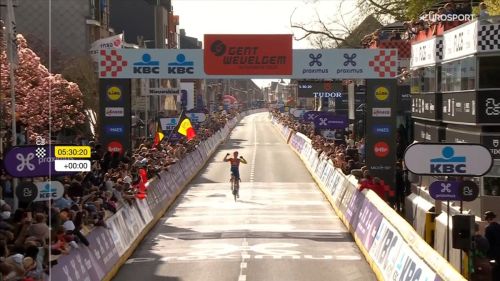 Lorena Wiebes è una furia anche in pista: al debutto mondiale è oro nello Scratch, Martina Fidanza amara 4^