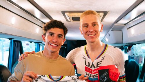 Metti l'incontro tra i campioni del mondo, Barcellona e il Tour: Marquez pazzo di gioia per la coffee ride con Pogacar
