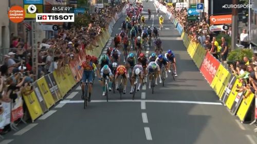 Torna Super Milan! Grande volata al Delfinato e maglia gialla, piegati Wright e Van der Poel a Issoire