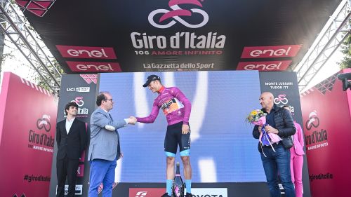 Il Giro a Roma, oggi al tramonto il gran finale sui Fori Imperiali: Roglic in trionfo, Milan per l'ultima volata