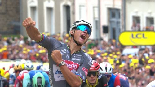 Oggi tocca a Mathieu Van der Poel! Tappa e gialla dopo 4 anni, piegati Pogacar e Vingegaard in un finale show