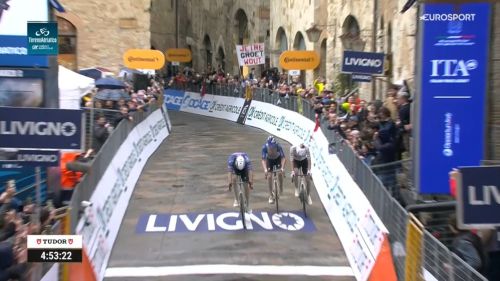Che finale a San Gimignano! Van der Poel da pronostico, ma che lotta con Del Toro e Pellizzari