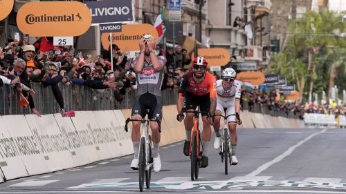 E' ufficiale, sabato il debutto di Van der Poel all'Omloop e, dopo la Tirreno, Mathieu tenter&agrave; il tris a Sanremo