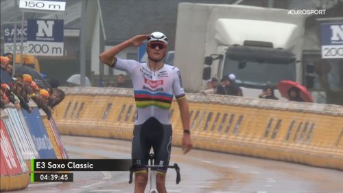 Van der Poel si prende anche il regno di Van Aert: Harelbeke per l'iridato, gran 9° posto di Albanese