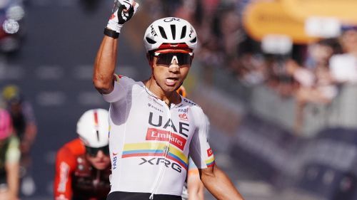 Ancora Narvaez, è doppietta al Giro dopo un altro show UAE: a Fermo arriva la fuga, Hindley e Vingegaard pimpanti