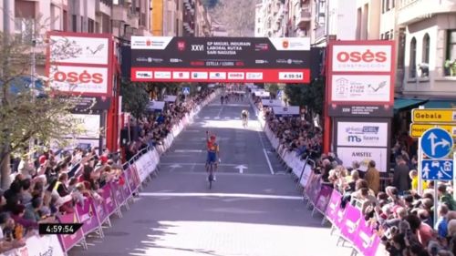 Un mostro sulle pietre, anche Van der Poel deve inchinarsi
