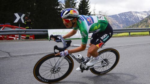 Strepitoso Pellizzari, è bis al Tour of the Alps in solitaria a Bolzano: la generale torna tricolore dopo 13 anni