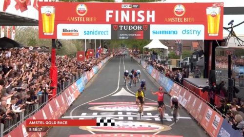 Pidcock torna a splendere: sua l'Amstel allo sprint su Hirschi e Benoot, stavolta Van der Poel è in ombra