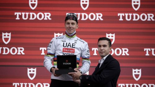 Pogacar domina subito nella 1^ frazione in linea del Romandia: tappa e maglia a Martigny