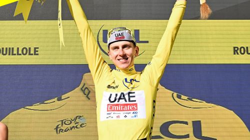 Pogacar da leggenda, fa il vuoto anche nella crono finale ed è doppietta Giro-Tour 26 anni dopo Pantani