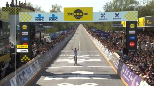 Un mostro sulle pietre, anche Van der Poel deve inchinarsi