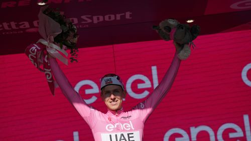 E' il giorno delle strade bianche al Giro, verso Rapolano Terme un altro attacco di Pogacar in rosa?