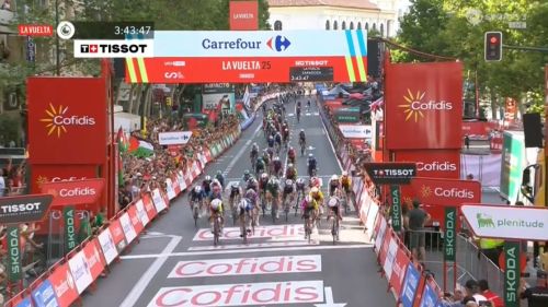 Philipsen trafigge Viviani: che volata a Zaragoza, bis per il belga nella Vuelta della rinascita