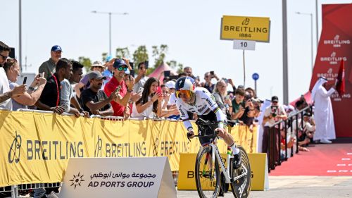 Evenepoel signore del tic tac all'UAE Tour: tappa e maglia guadagnando 42 secondi su Del Toro