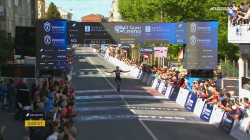 La classica stoccata di Ivan Romeo: il campione di Spagna mette la firma a Padron, ma che gran Pinarello!