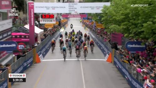 A Veliko Tarnovo succede qualsiasi cosa, Silva fa la storia dell'Uruguay con tappa e maglia rosa. Dramma UAE