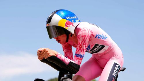 Il 20 agosto parte il Tour de l'Avenir con Lorenzo Finn favorito ma... in maglia Red Bull. Ecco l'Italia scelta da Amadori