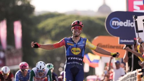 Milan... sì! Per un soffio il friulano batte Kooij nell'apertura del Renewi Tour, mentre Wiebes piega Consonni al Tour of Britain